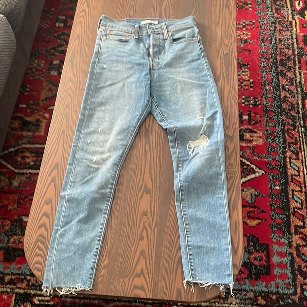 Levi wedgie distressed jeans